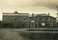 1924　北海道協立自動車学校の校舎と車庫